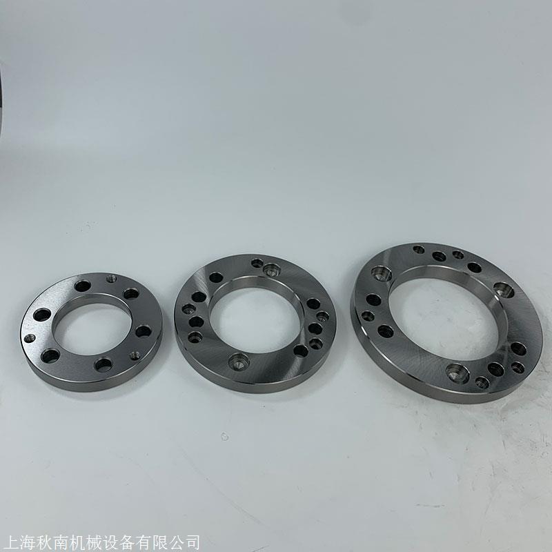 解决了现有装置的水平段容易在内槽轴转动