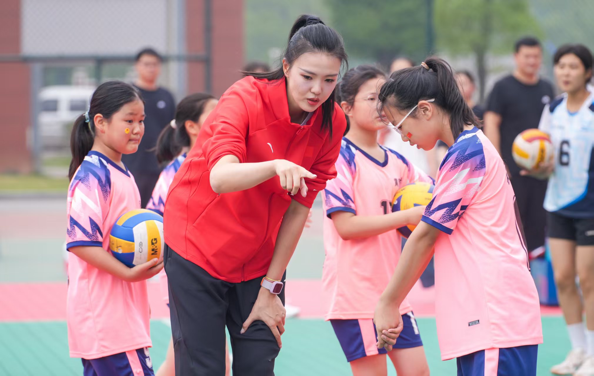 安徽校园体育支教冠军进校园，张常宁领衔排球