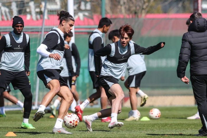 18岁新援邓捷夫中超首秀惊艳 12924米跑动登顶跑动