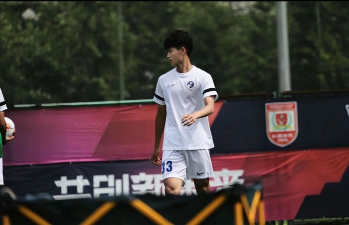 18岁新援邓捷夫中超首秀惊艳 12924米跑动登顶跑动