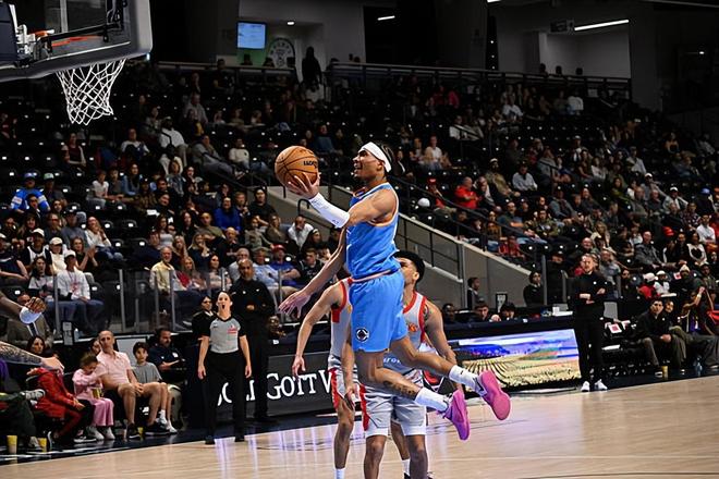 新秀萨利斯爆发助圣迭戈快船大胜开拓者