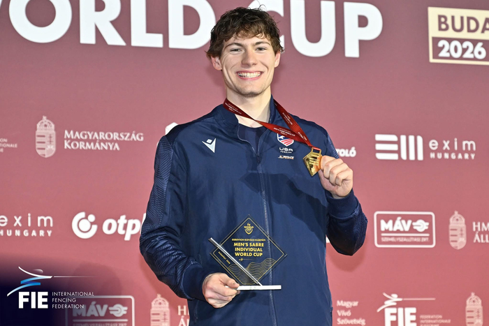 19岁美国剑客莫里尔逆转意大利名将内里，斩获佩