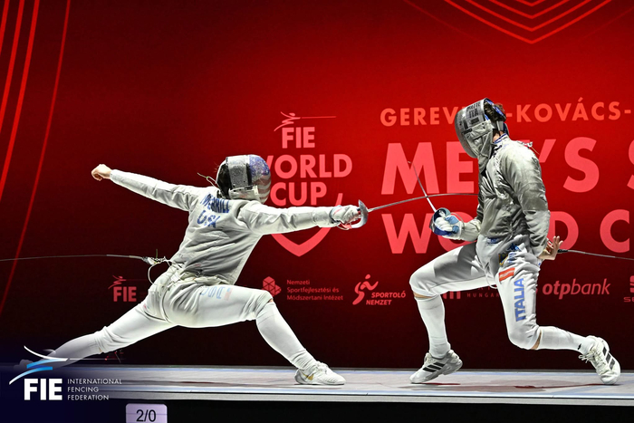 19岁美国剑客莫里尔逆转意大利名将内里，斩获佩