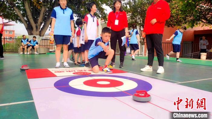 福建永定启动第七届中国残疾人冰雪运动季旱地