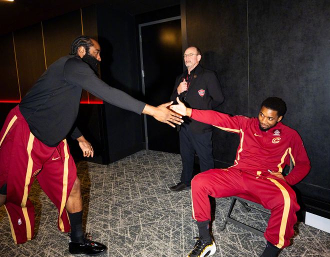 米切尔哈登联手冲击总冠军 骑士季后赛前景光明